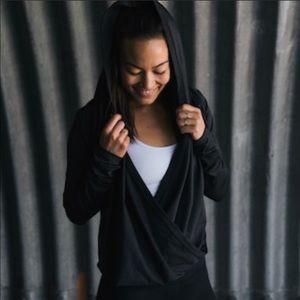 Zyia Yoga Shawl Black Medium